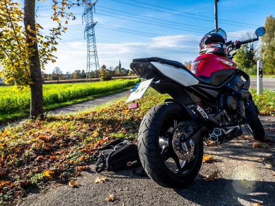 XJ6N - RED/WHITE/BLACK