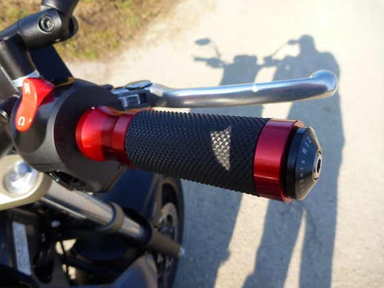 K-Maxx Fatty Lenker mit Rizoma Griffe und Lenkergewichte