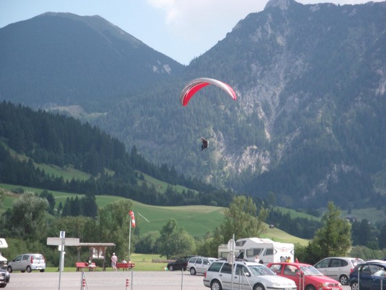 Reger Flugverkehr im Tannheimer Tal