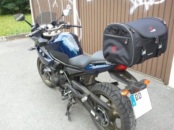Diva mit SW-Motech Heckgepächträger & Sturzpads